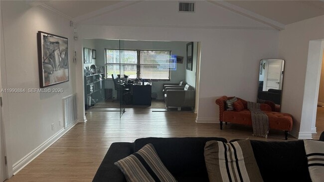 Building Photo - 4905 Bayberry Ln