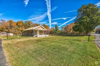 Building Photo - 2 Bdrm / 2 Bath - Remodeled Cottage in Joh...