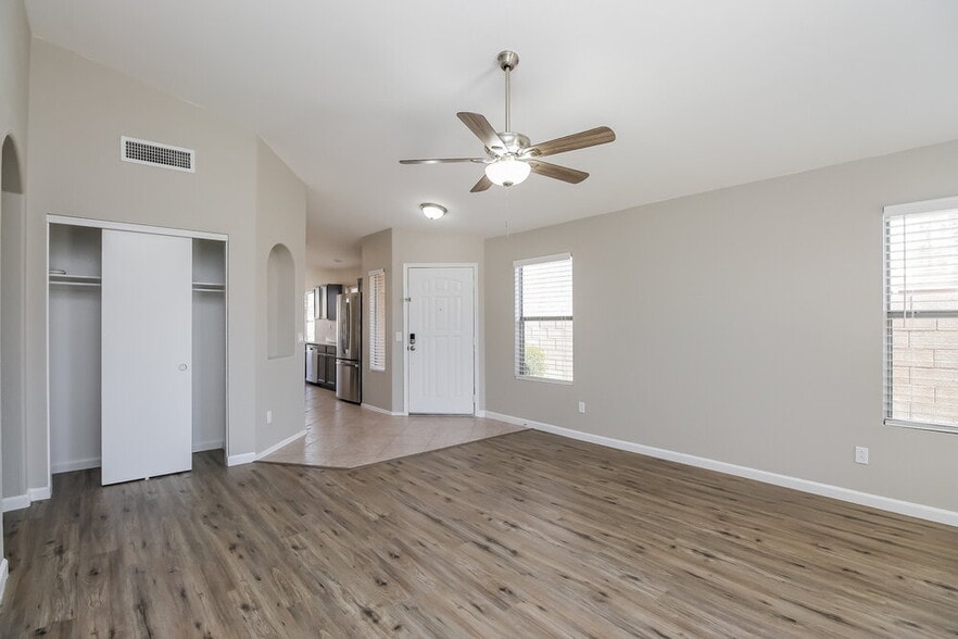 Building Photo - 2267 E Arabian Dr