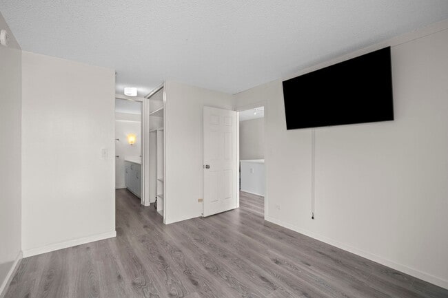 Building Photo - Beautifully upgraded 1-bedroom, 1-bath with Parking $2,300 includes utilities & WIFI