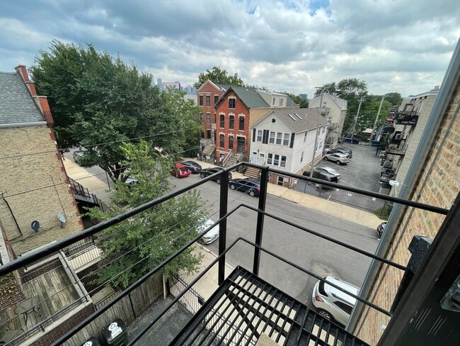 Building Photo - 1237 N Noble St
