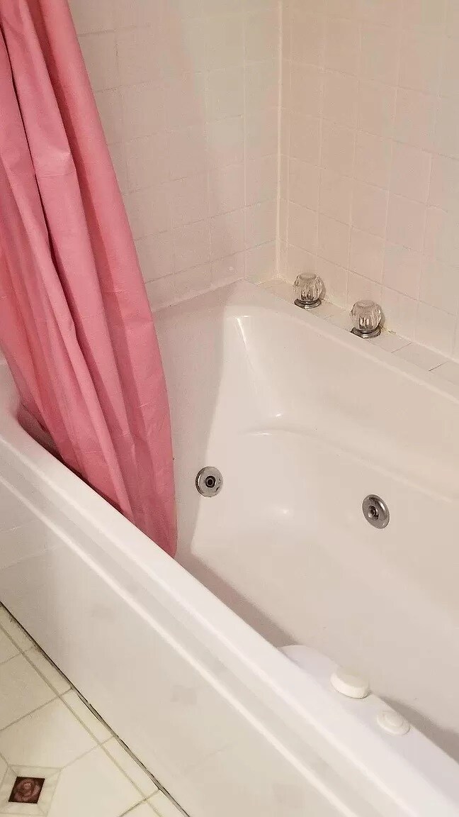 Building Photo - 1628 Sheffield Dr