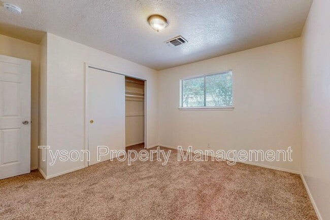 Building Photo - 5516 Cancelar Dr NE