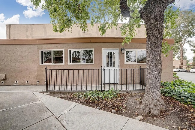 Building Photo - WOW!! Great Price and Great Location!
