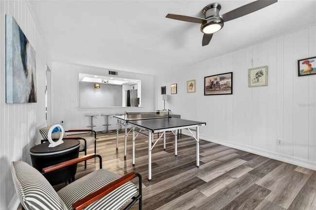Building Photo - 8705 Bay Pointe Dr
