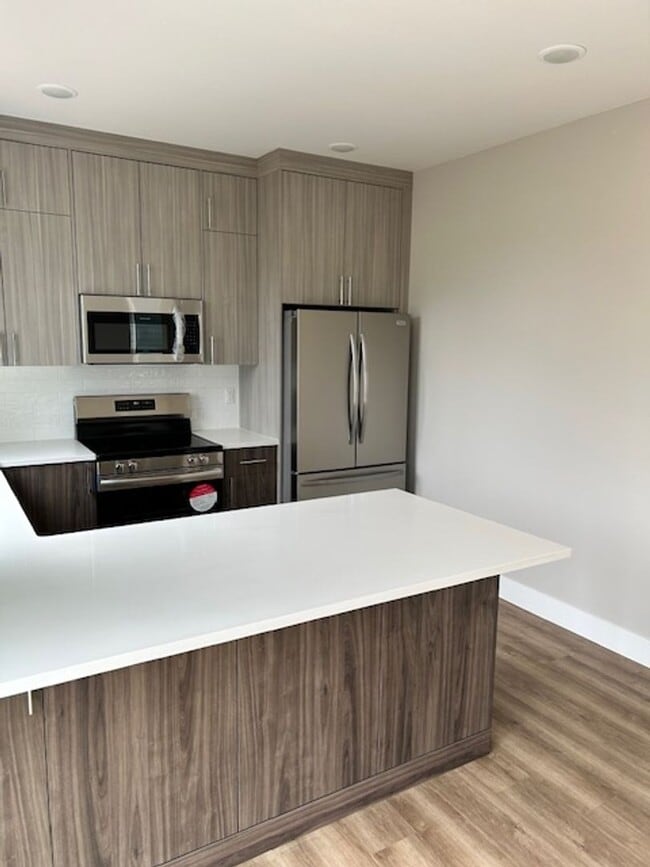 Building Photo - Modern Multi-Gen Living- Brand New