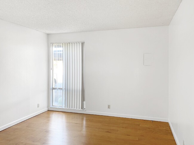 Building Photo - 726 N Sanders St