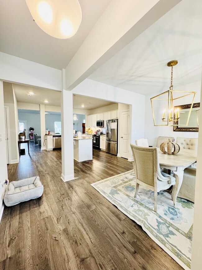 Building Photo - 2464 Campton Lp
