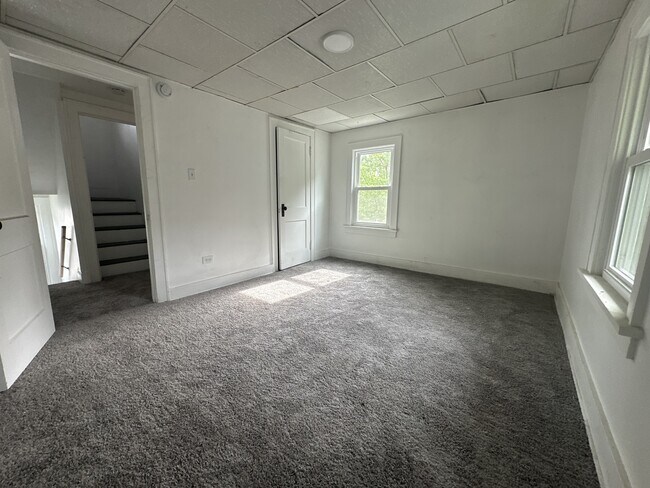 Building Photo - 275 Goodview Ave