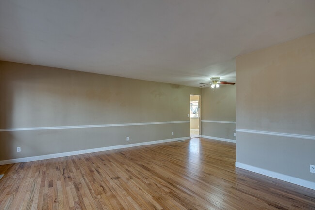 Building Photo - 2830 Flintwood Dr