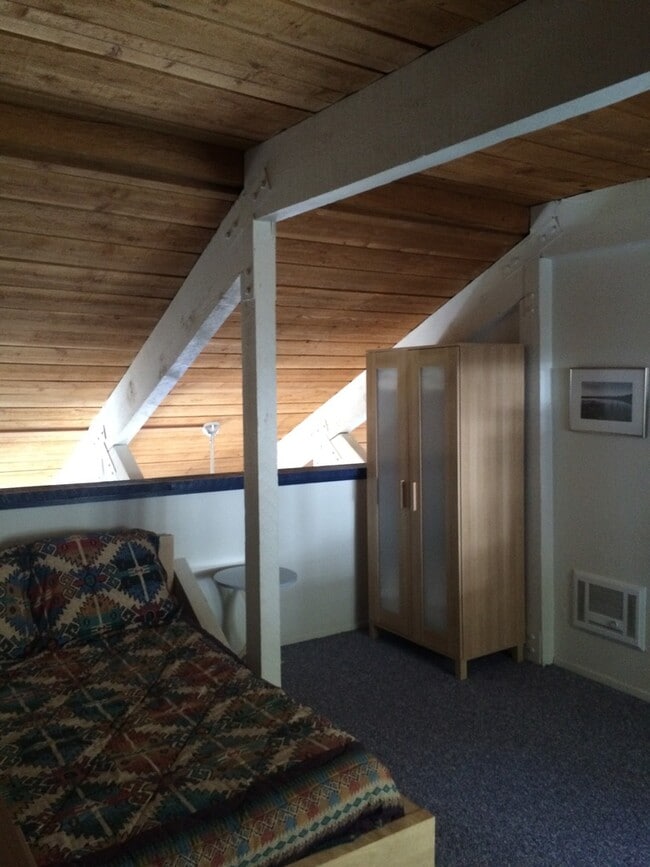 Building Photo - Bigwood Condo by the Village! Garage parking!