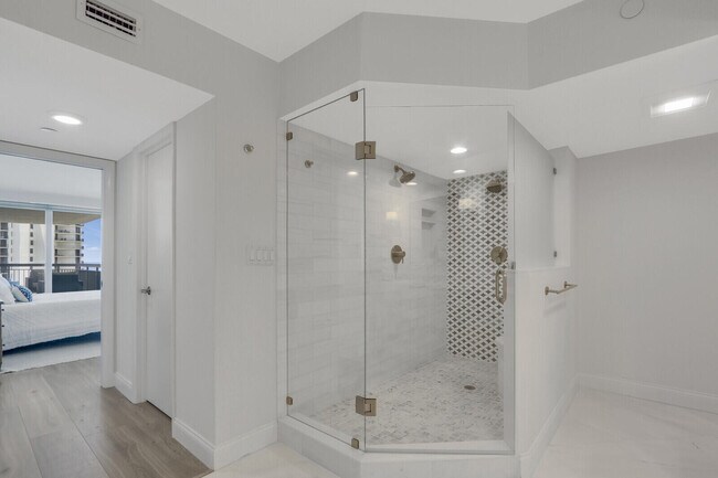 Building Photo - 5380 N Ocean Dr