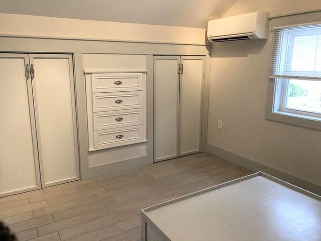 Building Photo - 98 Orchard St