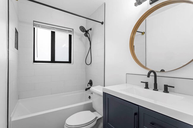 Building Photo - 715 NE 25th Ave