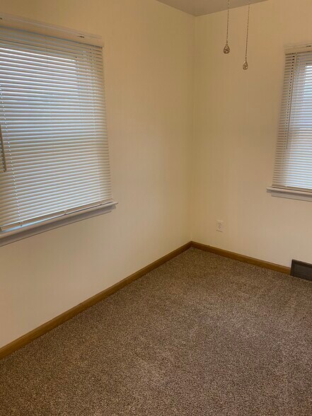 Building Photo - 41 E 2nd St