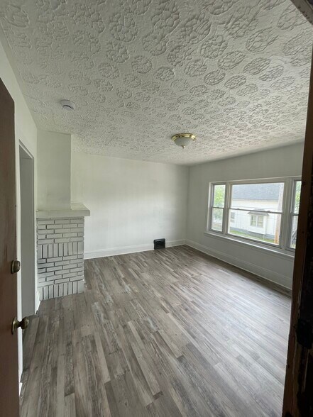 Building Photo - 3610 E 139th St