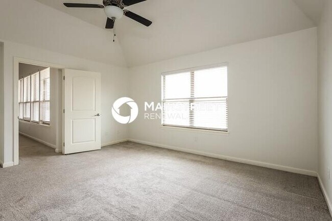 Building Photo - 3 Bedroom Pet-Friendly Home in Yukon, OK with Main Street Renewal