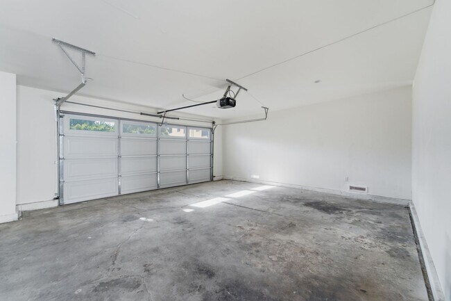 Building Photo - Modern Gated Retreat on a Private Lot.