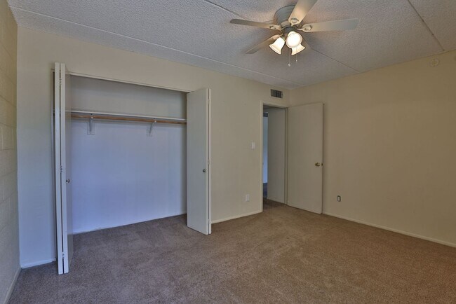 Building Photo - Arcadia condo w/patio