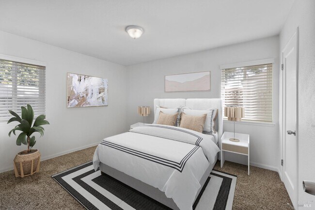 Building Photo - 372 Acacia St