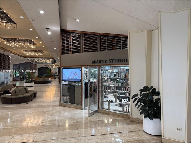 Building Photo - 905 Brickell Bay Dr