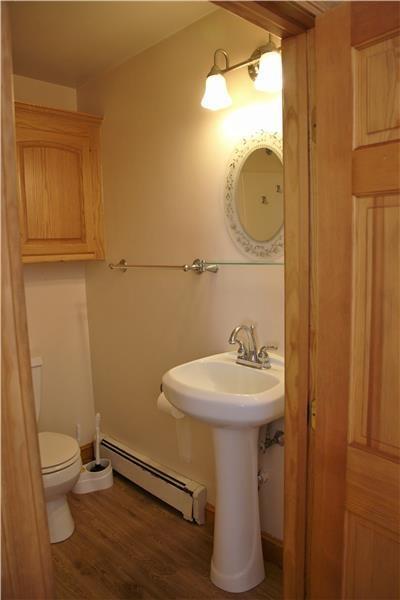 Building Photo - 511 Pond St