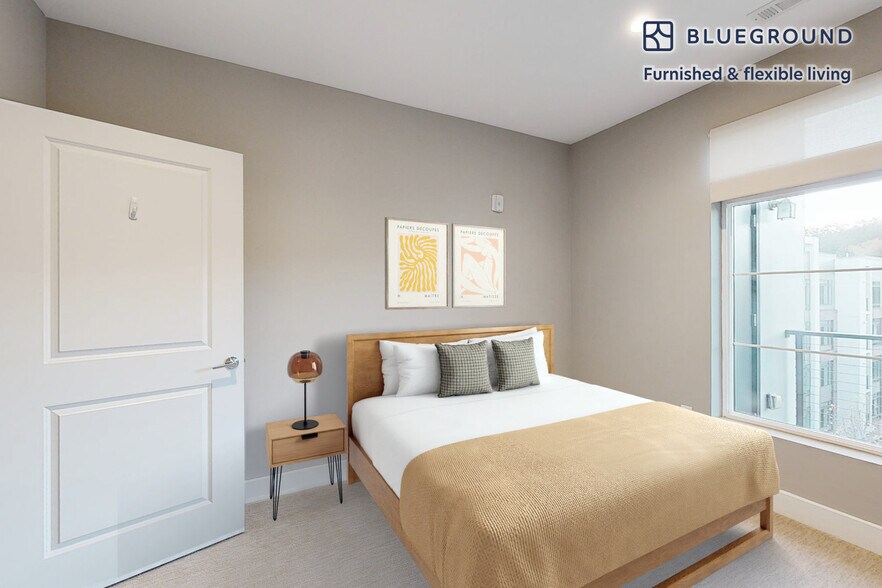 Building Photo - 240 E Shore Rd