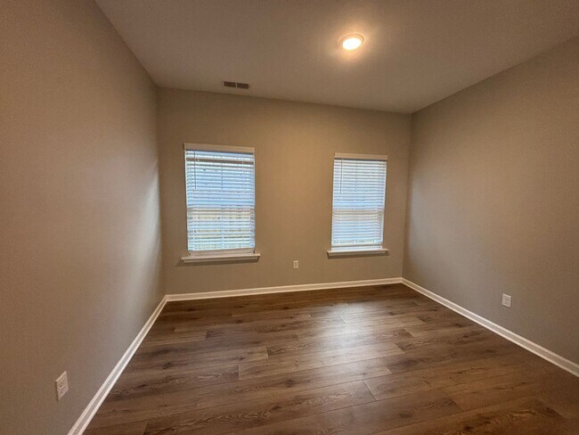 Building Photo - JUST CONSTRUCTED IN CORDOVA!