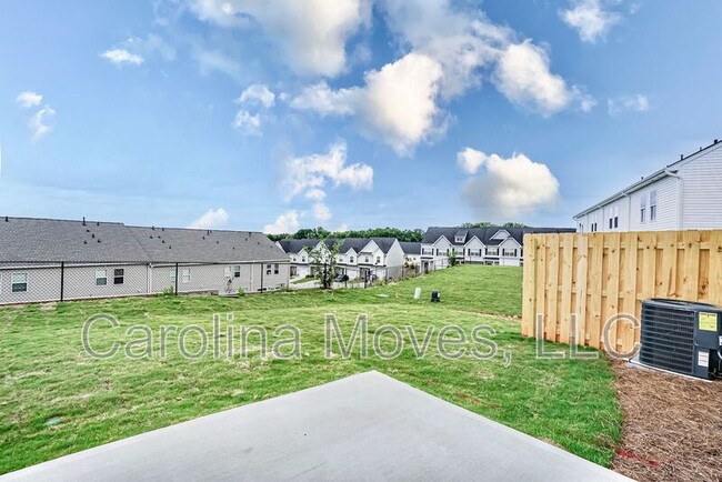 Building Photo - 18 Apricot Ln