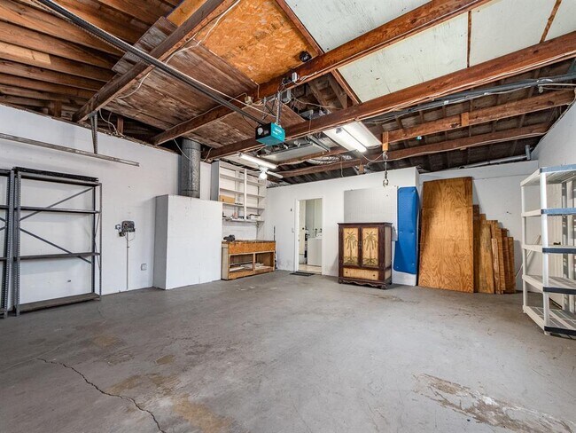 Building Photo - 1549 Linwood Dr