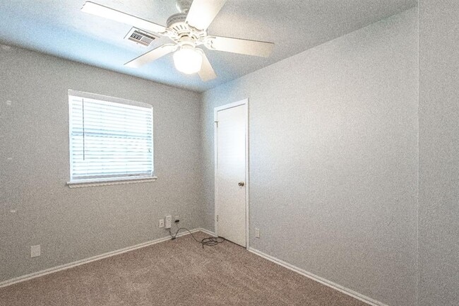 Building Photo - 733 N Norman Ave