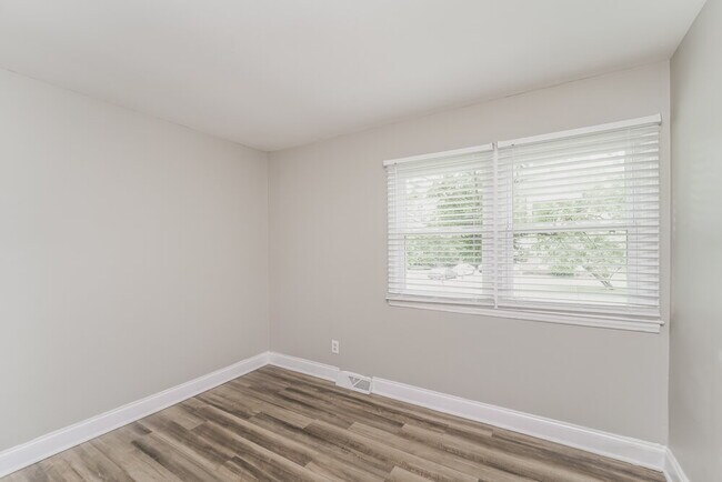 Building Photo - 617 Dunbrook Ln