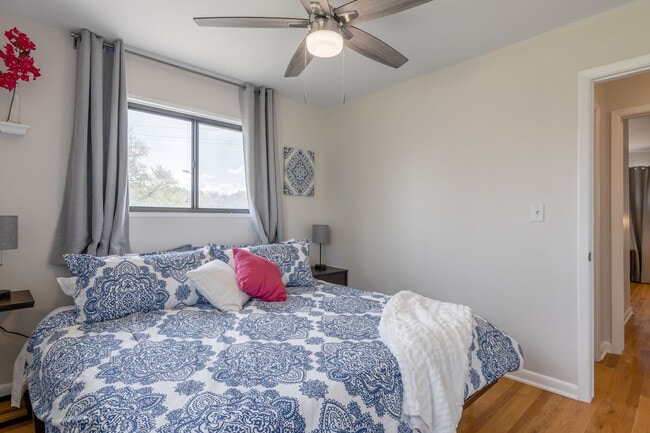 Building Photo - 5601 N Northwood Rd