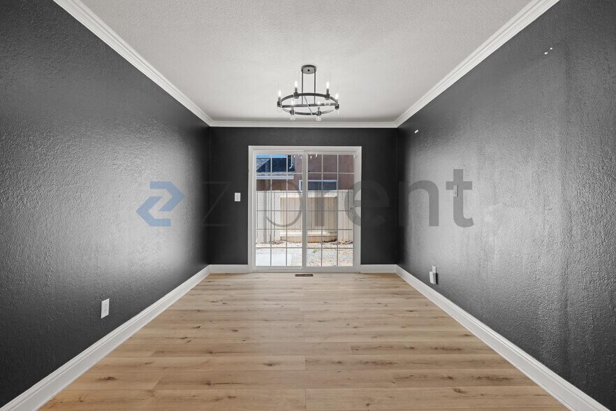 Building Photo - Unit