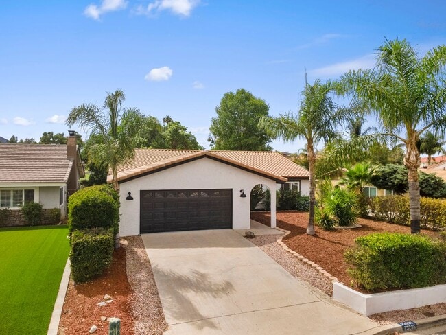 Building Photo - CANYON LAKE 3 BED 2 BATH ON GOLF COURSE