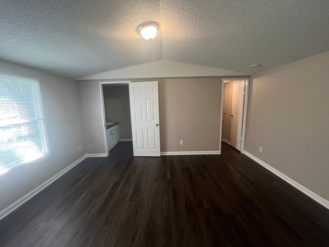 Building Photo - Nice Family home in Ward