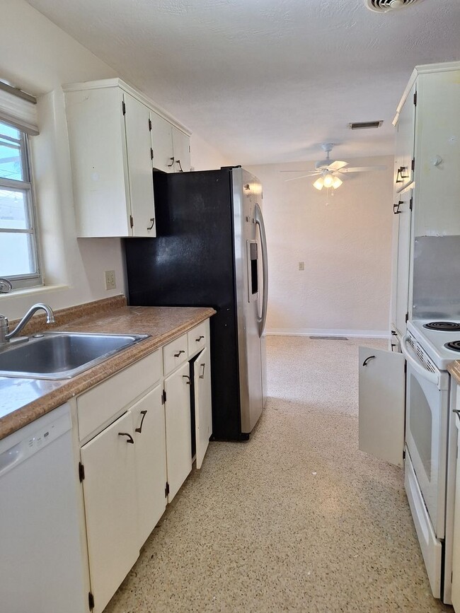 Building Photo - NSB BEACHSIDE - WALK TO FLAGLER AVE!