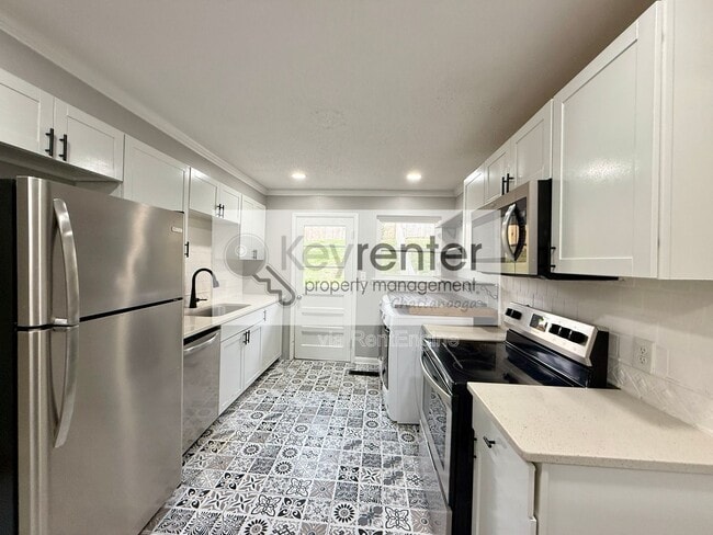 Building Photo - 904 Tremont St