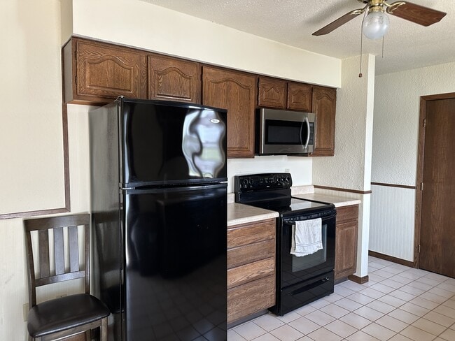 Building Photo - 2427 Mallard Dr