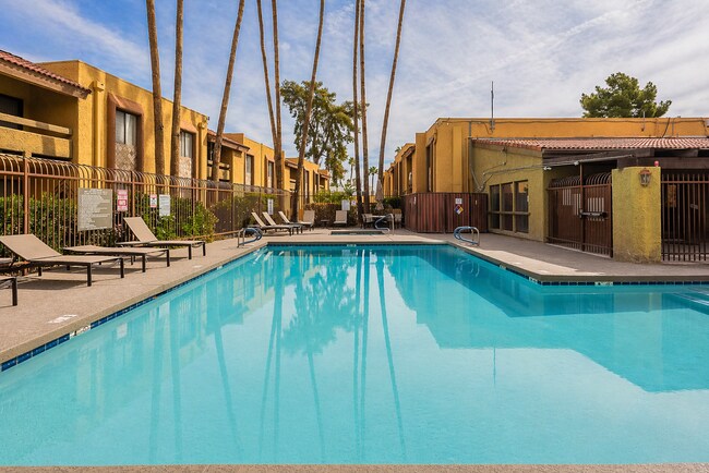 Building Photo - Prime Scottsdale Living | 2 Master Suites + Private Patio Retreat