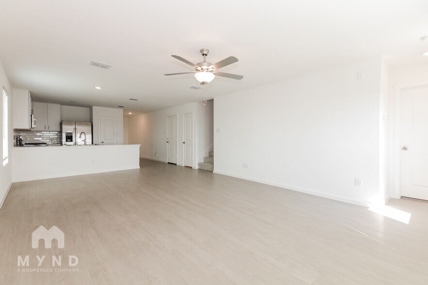 Building Photo - 2725 Mistwood Dr