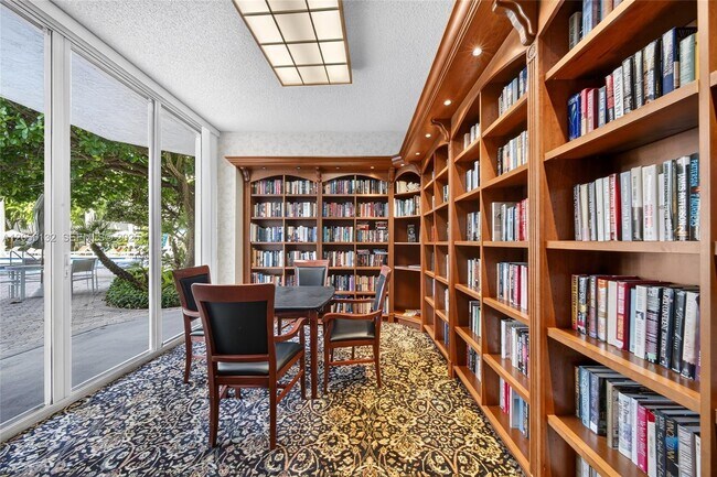 Building Photo - 3600 Mystic Pointe Dr