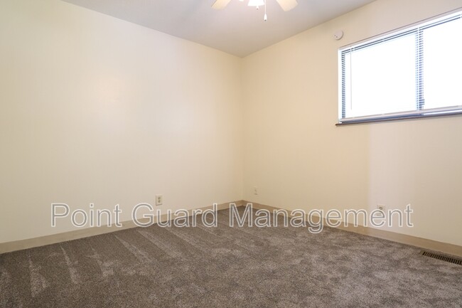 Building Photo - 3020 S 68th Ct