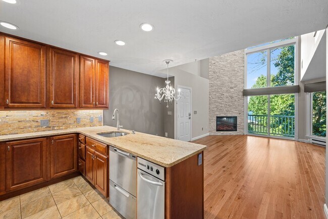 Building Photo - 48 Pointe Rok Dr