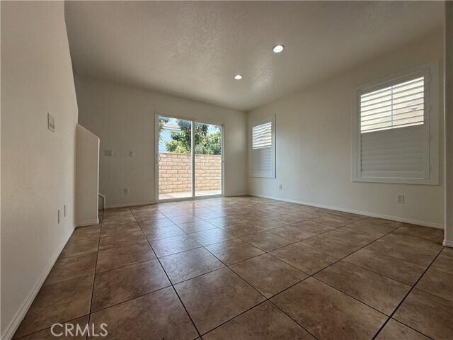 Building Photo - 506 N Placer Privado