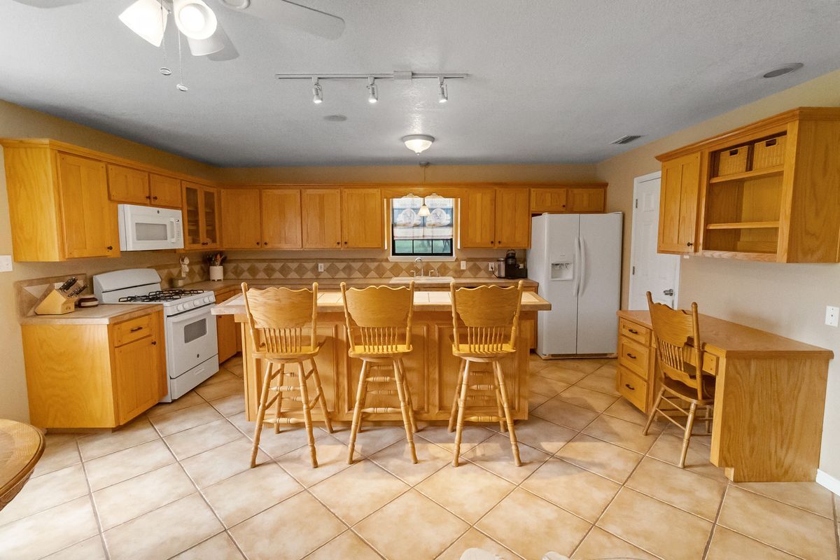 Building Photo - 649 Pvt 5001