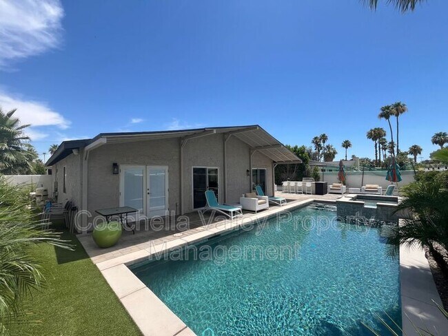 Building Photo - 835 Nueva Vista Dr S
