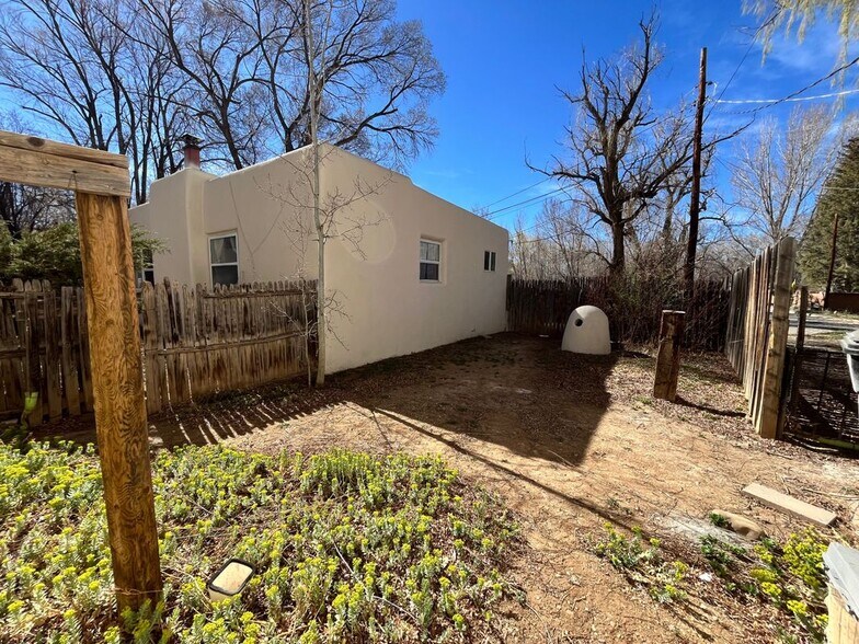 Building Photo - 410 Liebert St