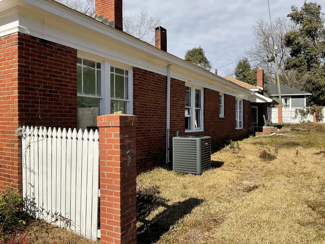 Building Photo - 400 Chesterfield Ave