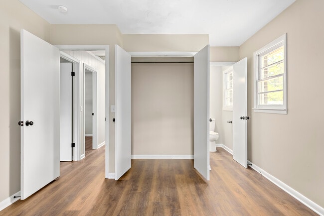 Building Photo - 201 Roberts St